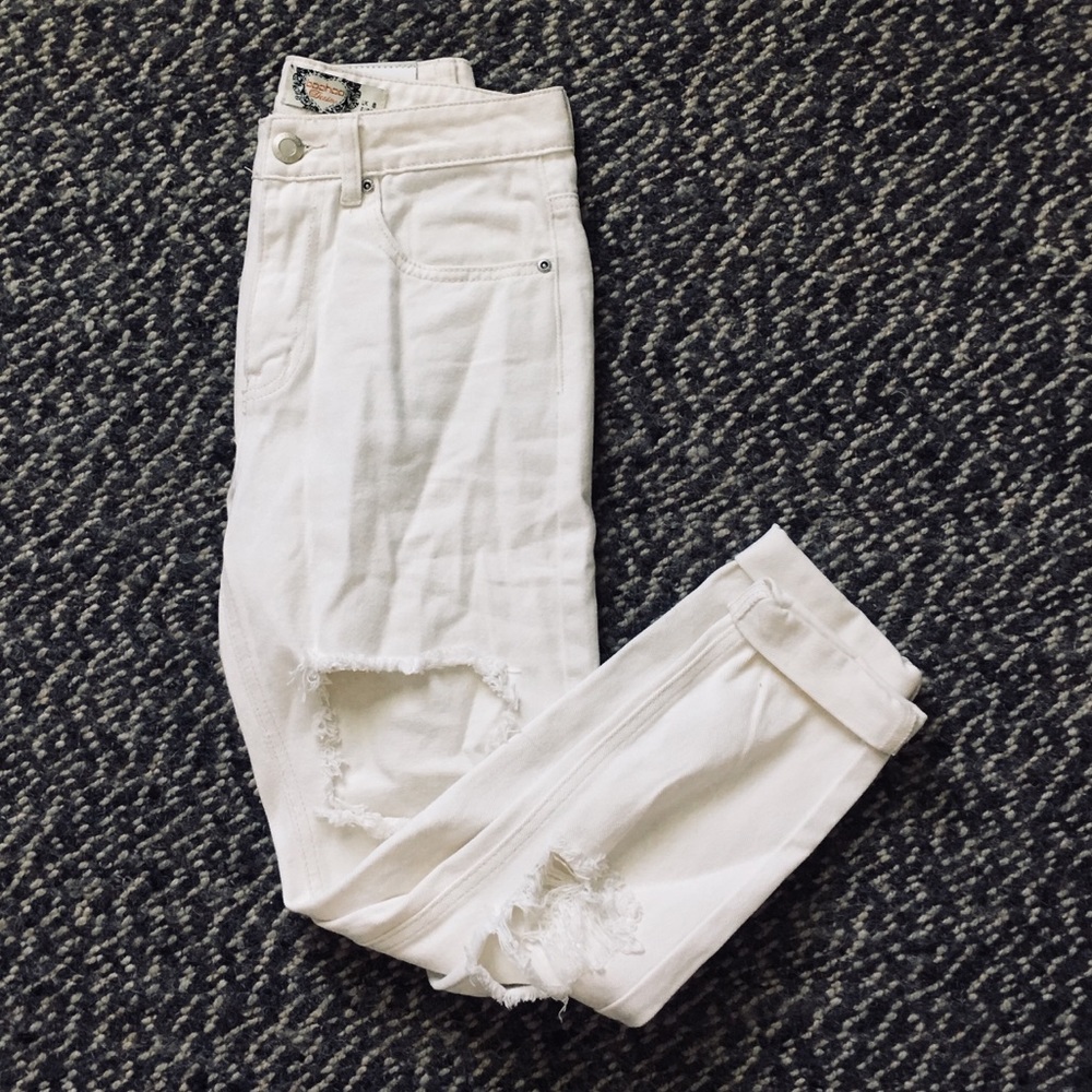 White boyfriend jeans